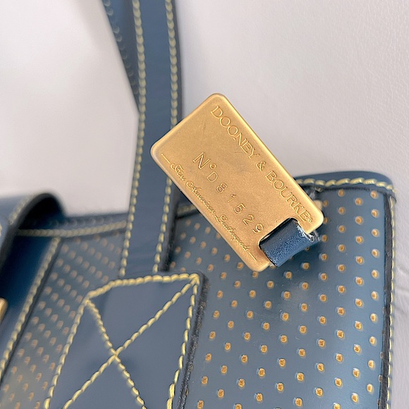 Dooney & Bourke vintage cabrio navy perforated leather bucket bag long handles - Picture 4 of 10